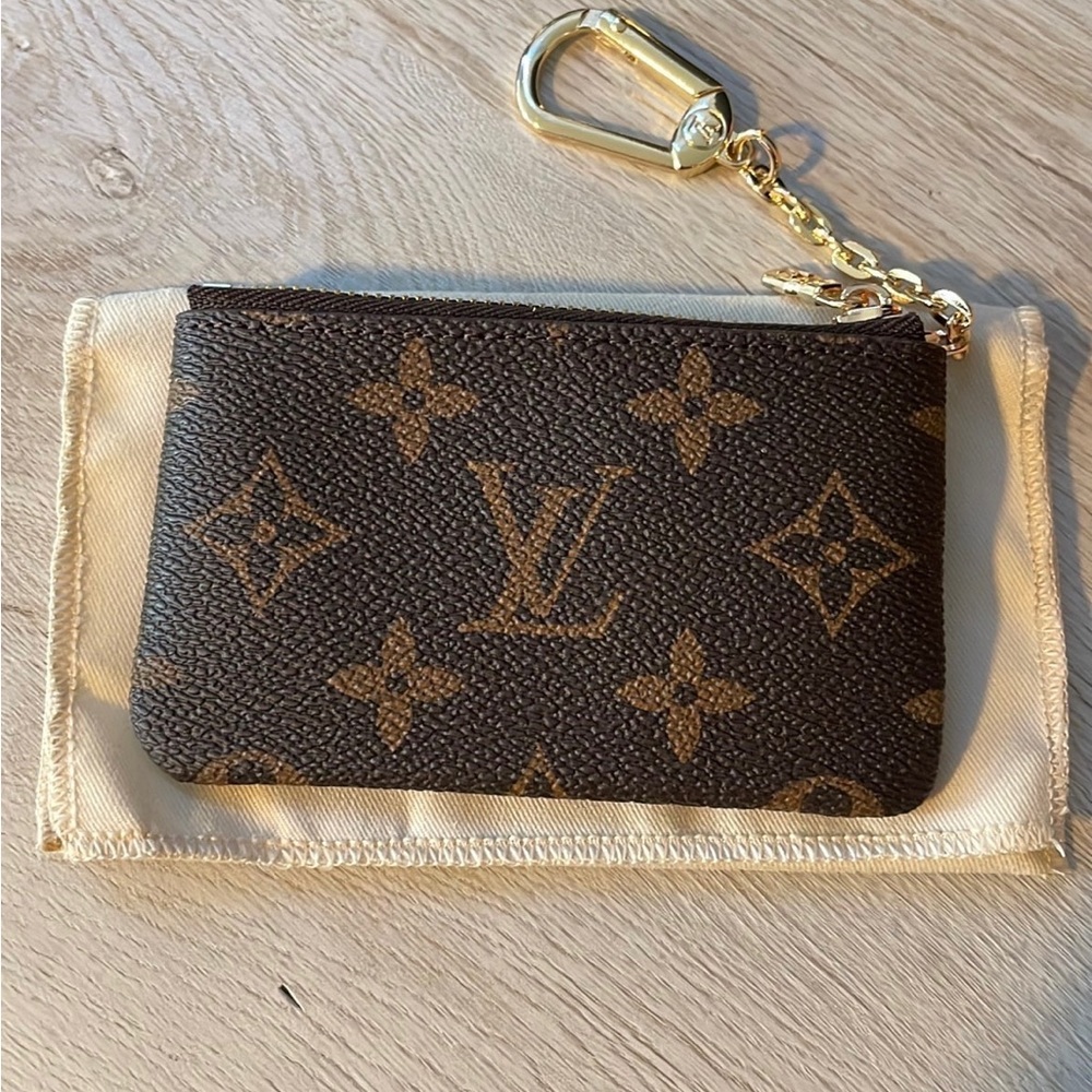 Luis Vuitton coin purse